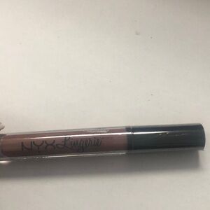 Nyx Lingerie in cabaret show